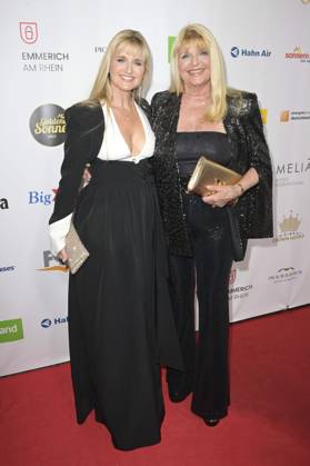 Marlene Charell mit Tochter Angelina bei der Verleihung der Goldenen Sonne 2023 während der Sonnenklar.TV Gala im Wunderland Kalkar. Kalkar, 22.04.2023
