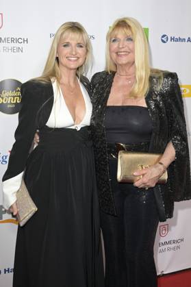 Marlene Charell mit Tochter Angelina bei der Verleihung der Goldenen Sonne 2023 während der Sonnenklar.TV Gala im Wunderland Kalkar. Kalkar, 22.04.2023