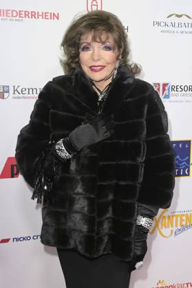 Joan Collins bei der Verleihung der Goldenen Sonne 2023 während der Sonnenklar.TV Gala im Wunderland Kalkar. Kalkar, 22.04.2023