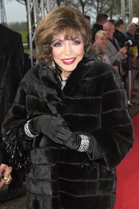 Joan Collins bei der Verleihung der Goldenen Sonne 2023 während der Sonnenklar.TV Gala im Wunderland Kalkar. Kalkar, 22.04.2023