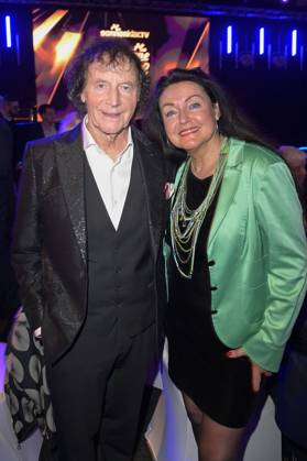 Franz Lambert mit Ehefrau Christa Lambert bei der Verleihung der Goldenen Sonne 2023 während der Sonnenklar.TV Gala im Wunderland Kalkar. Kalkar, 22.04.2023