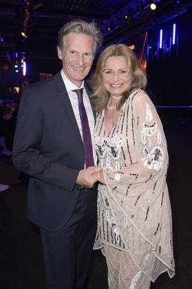 Maren Gilzer mit Ehemann Harry Kuhlmann bei der Verleihung der Goldenen Sonne 2023 während der Sonnenklar.TV Gala im Wunderland Kalkar. Kalkar, 22.04.2023