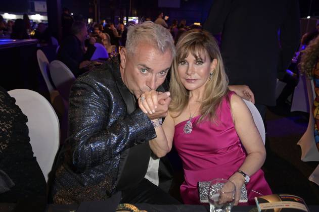 Uwe Kröger und Deborah Sasson bei der Verleihung der Goldenen Sonne 2023 während der Sonnenklar.TV Gala im Wunderland Kalkar. Kalkar, 22.04.2023