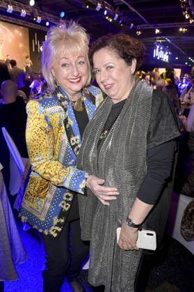 Stefanie Simon und Franziska Traub bei der Verleihung der Goldenen Sonne 2023 während der Sonnenklar.TV Gala im Wunderland Kalkar. Kalkar, 22.04.2023