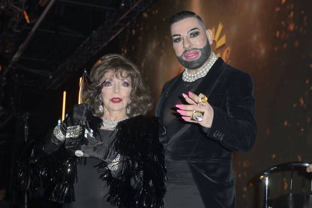 Joan Collins und Harald Glööckler bei der Verleihung der Goldenen Sonne 2023 während der Sonnenklar.TV Gala im Wunderland Kalkar. Kalkar, 22.04.2023