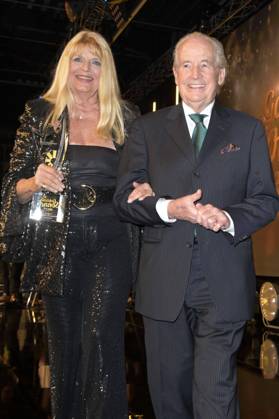 Marlene Charell und Max Schautzer bei der Verleihung der Goldenen Sonne 2023 während der Sonnenklar.TV Gala im Wunderland Kalkar. Kalkar, 22.04.2023