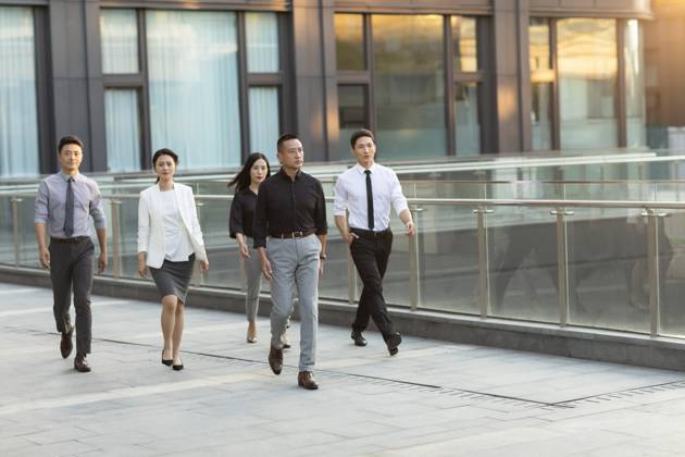 RECORD DATE NOT STATED Confident Chinese business people walking outdoors Beijing China Copyright: xLanexOateyx bji06520171