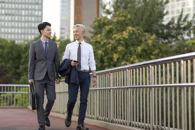 RECORD DATE NOT STATED Confident Chinese business people walking outdoors Beijing China Copyright: xLanexOateyx bji06780149