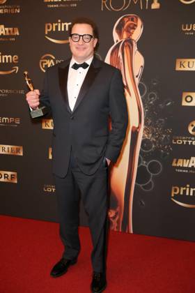 RECORD DATE NOT STATED 22.04.2023, Wiener Hofburg, ROMY - Film- u. TV-Preis, Gala-Verleihung des Fernseh-Preises von ORF u. KURIER im Bild: Brendan Fraser, -mit d Award, ROMY - Film- u. TV-Preis