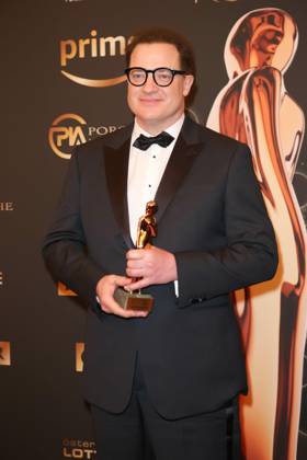 RECORD DATE NOT STATED 22.04.2023, Wiener Hofburg, ROMY - Film- u. TV-Preis, Gala-Verleihung des Fernseh-Preises von ORF u. KURIER im Bild: Brendan Fraser, -mit d Award, ROMY - Film- u. TV-Preis