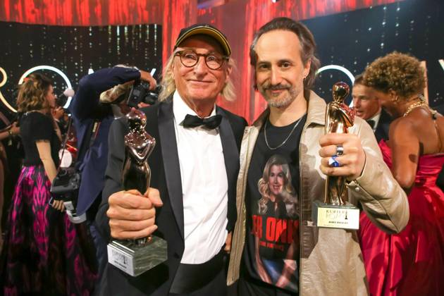 RECORD DATE NOT STATED 22.04.2023, Wiener Hofburg, ROMY - Film- u. TV-Preis, Gala-Verleihung des Fernseh-Preises von ORF u. KURIER im Bild: Otto Waalkes, Michael Ostrowski, -mit d Award, ROMY - Film- u. TV-Preis