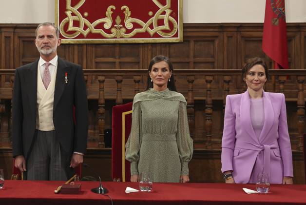 Spanish King Felipe VI (L), Queen Letizia (C) and Madrid region s president Isabel Diaz Ayuso (R) during the deliver act of the Cervantes Award to Venezuelan poet Rafael Cadenas (not at the image) held in Alcala de Henares, Madrid, Spain on 24 April 2023. The Cervantes Award is the biggest prize in Spanish language. Venezuelan poet Rafael Cadenas receives the Cervantes Award !ACHTUNG: NUR REDAKTIONELLE NUTZUNG!  Copyright: xBallesterosx GRAF4632 20230424-5f58cad02bd68275d6d46edc2fb72f1743dfdb5e