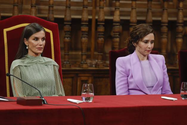 Spanish Queen Letizia (L) and Madrid region s president Isabel Diaz Ayuso (R) during the deliver act of the Cervantes Award to Venezuelan poet Rafael Cadenas (not at the image) held in Alcala de Henares, Madrid, Spain on 24 April 2023. The Cervantes Award is the biggest prize in Spanish language. Venezuelan poet Rafael Cadenas receives the Cervantes Award !ACHTUNG: NUR REDAKTIONELLE NUTZUNG!  Copyright: xBallesterosx GRAF4627 20230424-f10e4f0c4e3c6aa8e696b5de522b40e19274a80f