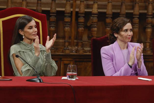 Spanish Queen Letizia (L) and Madrid s region president Isabel Diaz Ayuso (R) during the delivering act of Cervantes Award to Venezuelan poet Rafael Cadenas (not at the image) held in Alcala de Henares, Madrid, Spain on 24 April 2023. The Cervantes Award is the biggest prize in Spanish language. Venezuelan poet Rafael Cadenas receives the Cervantes Award !ACHTUNG: NUR REDAKTIONELLE NUTZUNG!  Copyright: xBallesterosx GRAF4697 20230424-912e61e432b5b1da029c9c2cd305d2d1c4d21b1d