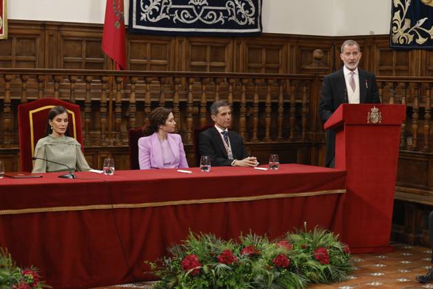 Spanish King Felipe VI (R) gives a speech during the delivering act of Cervantes Award to Venezuelan poet Rafael Cadenas (not at the image) held in Alcala de Henares, Madrid, Spain on 24 April 2023. The Cervantes Award is the biggest prize in Spanish language. Venezuelan poet Rafael Cadenas receives the Cervantes Award !ACHTUNG: NUR REDAKTIONELLE NUTZUNG!  Copyright: xBallesterosx GRAF4702 20230424-ec529800349b83cbbfa61ce09804bc2269596447