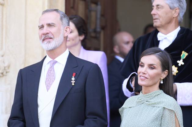 24-04-2023 Madrid Queen Letizia and King Felipe attend the presentation of the Miguel de Cervantes literature prize in the Spanish language 2022 to Rafael Cadenas at the university of Alcala de Henares in Madrid. No Spain Â  Copyright: xPPEx