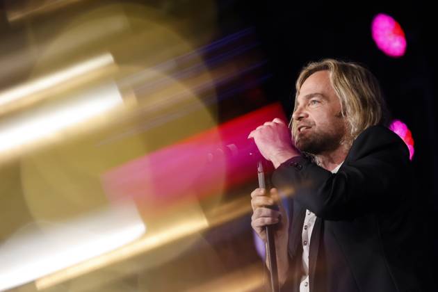 Sänger Tim Wilhelm von der Band Münchener Freiheit singt bei der Verleihung der Goldenen Sonne 2023 des TV-Senders sonnenklar.TV im Wunderland Kalkar. Kalkar, 22.04.2023 NRW Deutschland Copyright: xChristophxHardtx