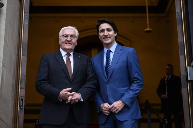 Bilder des Jahres 2023, News 04 April News Themen der Woche KW17 April 24, 2023, Ottawa, ON, CAN: Canada s Prime Minister Justin Trudeau greets President of the Federal Republic of Germany Frank-Walter Steinmeier, on Parliament Hill in Ottawa, on Monday, April 24, 2023. Ottawa CAN  - ZUMAc35_ 20230424_zaf_c35_002 Copyright: xJustinxTangx