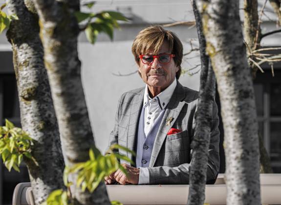 24.04.2023. Düsseldorf. SAT 1-Ikone Jörg Draeger (Geh aufs Ganze) bei der Wahl zum Goldenen Blogger. Düsseldorf Medien Hafen, Rudas Club Nordrhein-Westfalen Deutschland