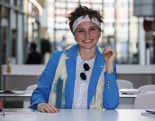 Entertainment Bilder des Tages 24.04.2023. Düsseldorf.Tiktokerin und Musik-Comedienne Coremy bei der Wahl zum Goldenen Blogger. Düsseldorf Medien Hafen, Rudas Club Nordrhein-Westfalen Deutschland