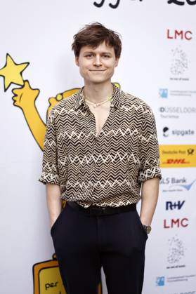 Schauspieler Tom Böttcher bei der Wahl zu den Goldenen Bloggern 2023 im Rudas Club. Düsseldorf, 24.04.2023 NRW Deutschland Copyright: xChristophxHardtx