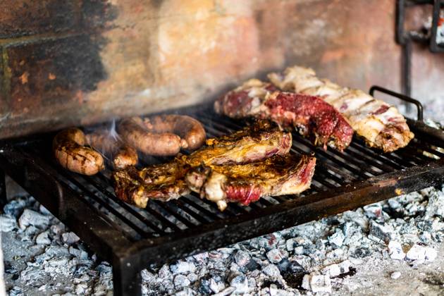 the traditional and most famous argentinian barbecue Córdoba, Cordoba, Argentina R_SIIZ23032171-1157193-01