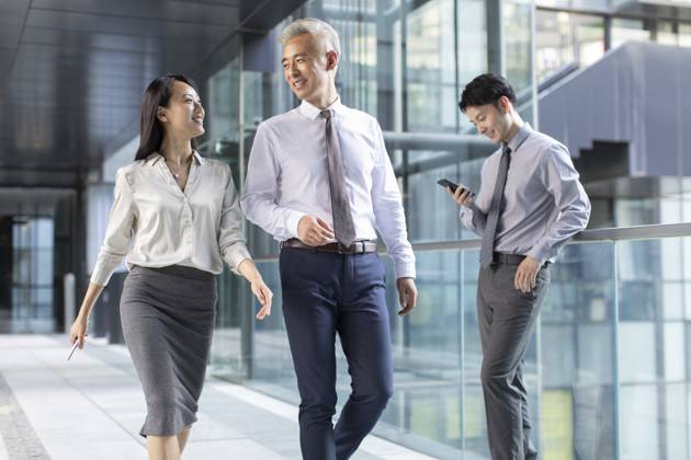 Confident Chinese business people walking Beijing China Copyright: xLanexOateyx bji06780071
