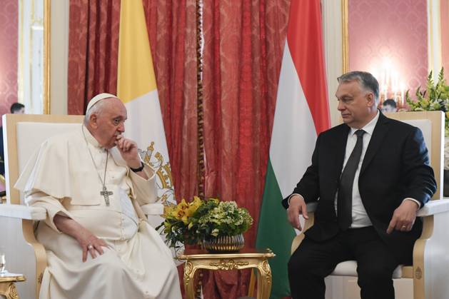 Bilder des Jahres 2023, News 04 April News Themen der Woche KW17 News Bilder des Tages Hungary , 2023 4 28 .Pope Francis during a meeting with Prime Minister Viktor Mihaly Orban at the Sandor Palace in Budapest, Hungary . Photograph by Vatican Media Catholic Press Photo . RESTRICTED TO EDITORIAL USE - NO MARKETING - NO ADVERTISING CAMPAIGNS.  Copyright: xVaticanxMediai cppx xipa-agency.x xVaticanxMediax IPA_IPA37590744