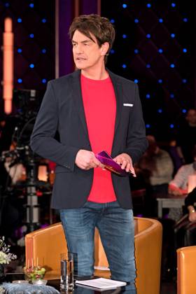 MDR - Riverboat. Moderator Matze Knop anläßlich der Aufzeichnung der MDR - Talkshow Riverboat am 28.04.2023 in der Mediacity Leipzig. 20230428ADO0018