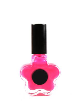 IMAGO Creative, Lifestyle, Barbiecore Pink nail polish isolated on white. Black circle has room for text. Copyright: xGinaxSmithx xDesignxPicsx , 30731436 Copyright: 30731436