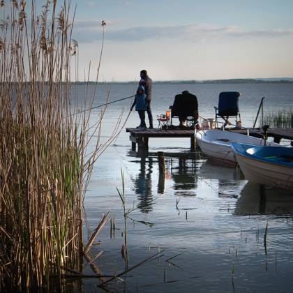 Fishing boats on Hungary s Lake Balaton at sunset on April 30, 2023. (CTKxPhoto PetrxMalina) CTKPhotoF202305040003601 CTKPhotoF202305040003601