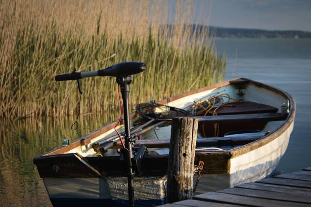 Fishing boats on Hungary s Lake Balaton at sunset on April 30, 2023. (CTKxPhoto PetrxMalina) CTKPhotoF202305040003801 CTKPhotoF202305040003801