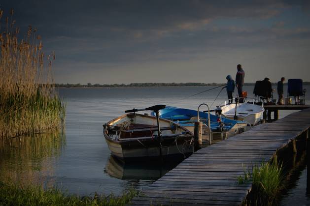 Fishing boats on Hungary s Lake Balaton at sunset on April 30, 2023. (CTKxPhoto PetrxMalina) CTKPhotoF202305040004201 CTKPhotoF202305040004201