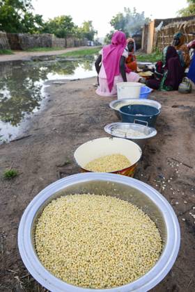 CHAD , Goz Beida, Djabal refugee camp CHAD, Goz Beida, refugee camp Djabal for refugees from Darfur, Sudan, women with food aid at grain mill