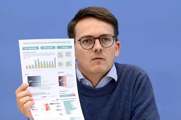 Robert Kusche bei der Bundespressekonferenz zur Jahresstatistik 2022 zu rechter und rassistischer Gewalt sowie zu der aktuellen Welle rassistischer Mobilisierungen in Ostdeutschland im Haus der Bundespressekonferenz. Berlin, 09.052023