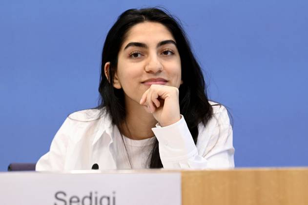 Sultana Sediqi bei der Bundespressekonferenz zur Jahresstatistik 2022 zu rechter und rassistischer Gewalt sowie zu der aktuellen Welle rassistischer Mobilisierungen in Ostdeutschland im Haus der Bundespressekonferenz. Berlin, 09.052023