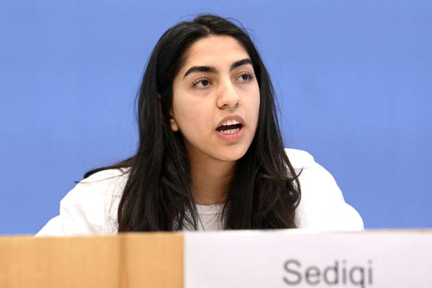 Sultana Sediqi bei der Bundespressekonferenz zur Jahresstatistik 2022 zu rechter und rassistischer Gewalt sowie zu der aktuellen Welle rassistischer Mobilisierungen in Ostdeutschland im Haus der Bundespressekonferenz. Berlin, 09.052023