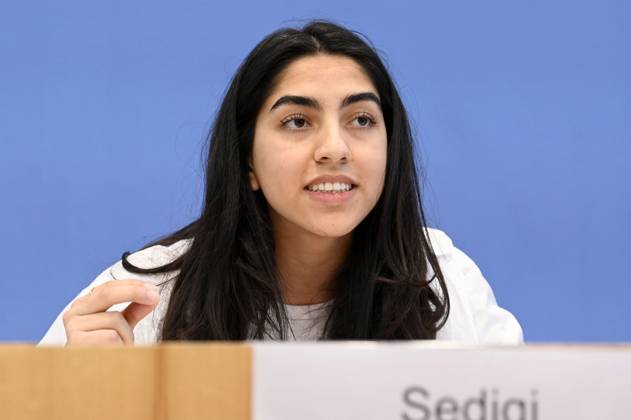 Sultana Sediqi bei der Bundespressekonferenz zur Jahresstatistik 2022 zu rechter und rassistischer Gewalt sowie zu der aktuellen Welle rassistischer Mobilisierungen in Ostdeutschland im Haus der Bundespressekonferenz. Berlin, 09.052023