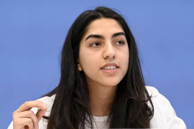 Sultana Sediqi bei der Bundespressekonferenz zur Jahresstatistik 2022 zu rechter und rassistischer Gewalt sowie zu der aktuellen Welle rassistischer Mobilisierungen in Ostdeutschland im Haus der Bundespressekonferenz. Berlin, 09.052023