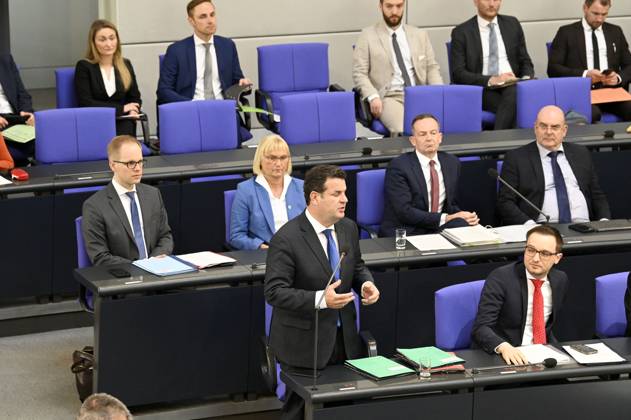 Hubertus Heil in der 102. Sitzung des Deutschen Bundestages im Reichstagsgebäude. Berlin, 10.05..2023