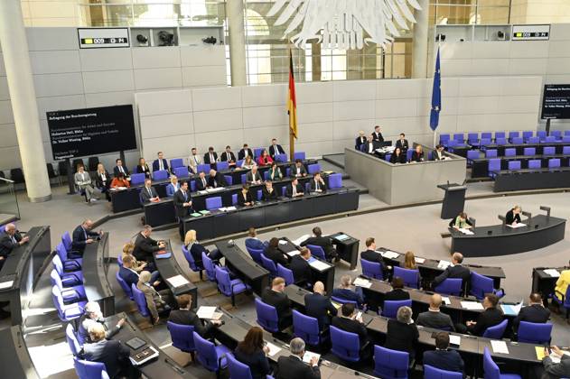 Hubertus Heil in der 102. Sitzung des Deutschen Bundestages im Reichstagsgebäude. Berlin, 10.05..2023