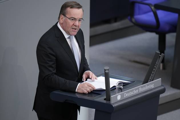Deutscher Bundestag, 102. Plenarsitzung Verteidigungsminister Boris Pistorius (SPD) im Portrait bei seiner Rede zur Verlaengerung des Bundeswehreinsatzes in Mali bei der 102. Sitzung des Deutschen Bundestag, 10.05.2023 Berlin, Berlin Berlin Deutschland