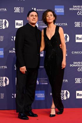 Foto IPP Gioia Botteghi Roma 10 05 2023 premi David di Donatello 2023 - red carpet nella foto Luca Marinelli con la moglie alissa jung Italy Photo Press - World Copyright