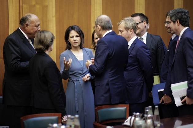 Lage im Nahostkonflikt: Annalena Baerbock, Bundesaussenministerin, laedt zu Kleeblatt-Treffen nach Berlin ein. Hier im Bild (L-R): Samih Schukri, Aussenminister von Aegypten, Catherine Colonna, Aussenministerin von Frankreich, Annalena Baerbock, Bundesaussenministerin, Ayman Safadi , Aussenminister von Jordanien, und Sven Koopmans, EU-Sonderbeauftragter fuer den Nahost-Friedensprozess. Berlin, 11.05.2023. Berlin Deutschland