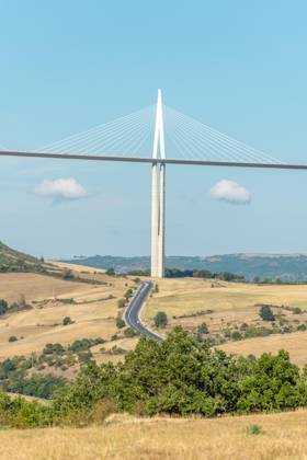 Viadukt von Millau, Schrägseilbrücke über das Tarn-Tal. Die höchste Straßenbrücke der Welt. Autobahn A75. Aveyron, Frankreich, Europa Copyright: imageBROKER/ncphoto ibxcde08568659