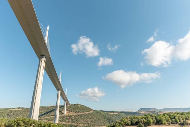 Viadukt von Millau, Schrägseilbrücke über das Tarn-Tal. Die höchste Straßenbrücke der Welt. Autobahn A75. Aveyron, Frankreich, Europa Copyright: imageBROKER/ncphoto ibxcde08568661