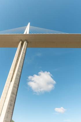 Viadukt von Millau, Schrägseilbrücke über das Tarn-Tal. Die höchste Straßenbrücke der Welt. Autobahn A75. Aveyron, Frankreich, Europa Copyright: imageBROKER/ncphoto ibxcde08568662
