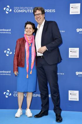 Sandra Detzer und Michael Kellner bei der Verleihung des Deutschen Computerspielpreises 2023 im Spindler & Klatt. Berlin, 11.05.2023