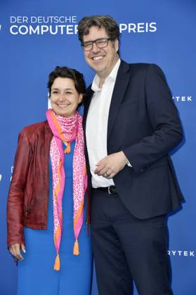 Sandra Detzer und Michael Kellner bei der Verleihung des Deutschen Computerspielpreises 2023 im Spindler & Klatt. Berlin, 11.05.2023