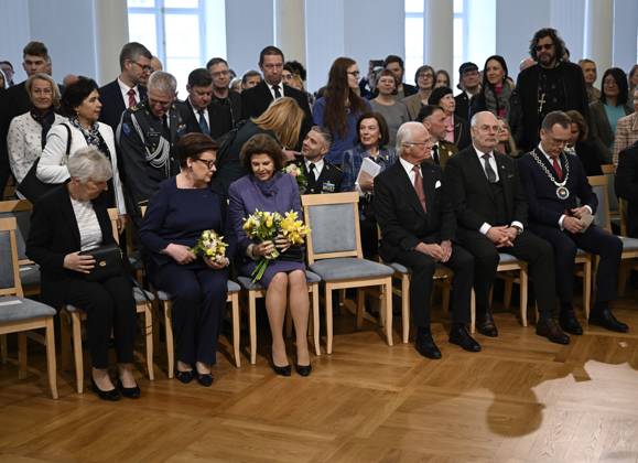 Queen Silvia and King Carl Gustaf together with Rector Toomas Asser, President Alar Karis, Sirje Karis and Mayor of Tartu Urmas Klaas at the University of Tartu The King and Queen are on an official visit to Estonia 2 4 May 2023 TARTU ESTONIA x10050x Copyright: xPontusxLundahlx xTTx ESTLAND STATSBESÖK TTABB0000000000183278